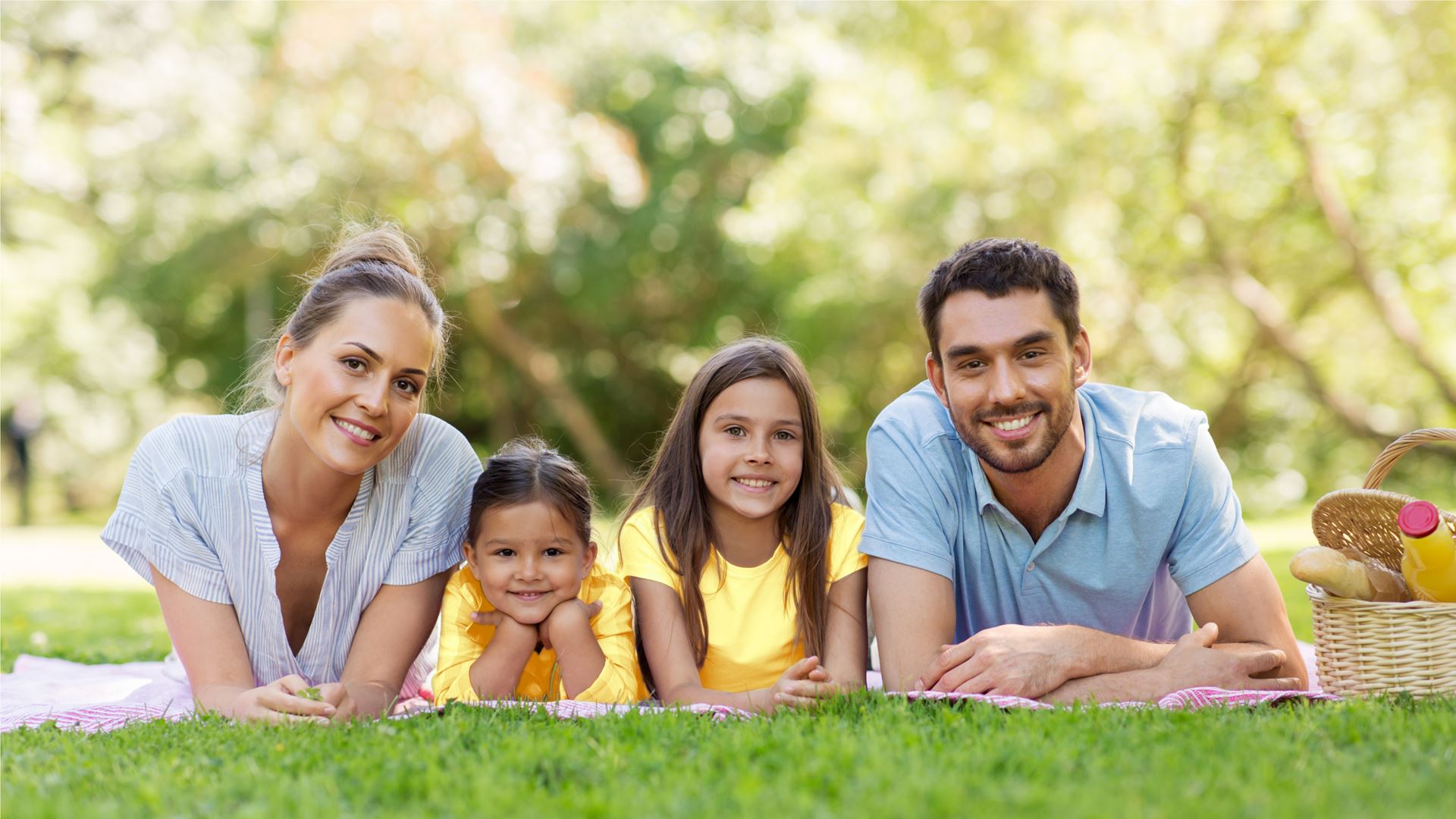 Healthy and nitritious family eating